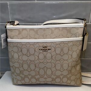 NWT’s Coach Signature File Crossbody Purse